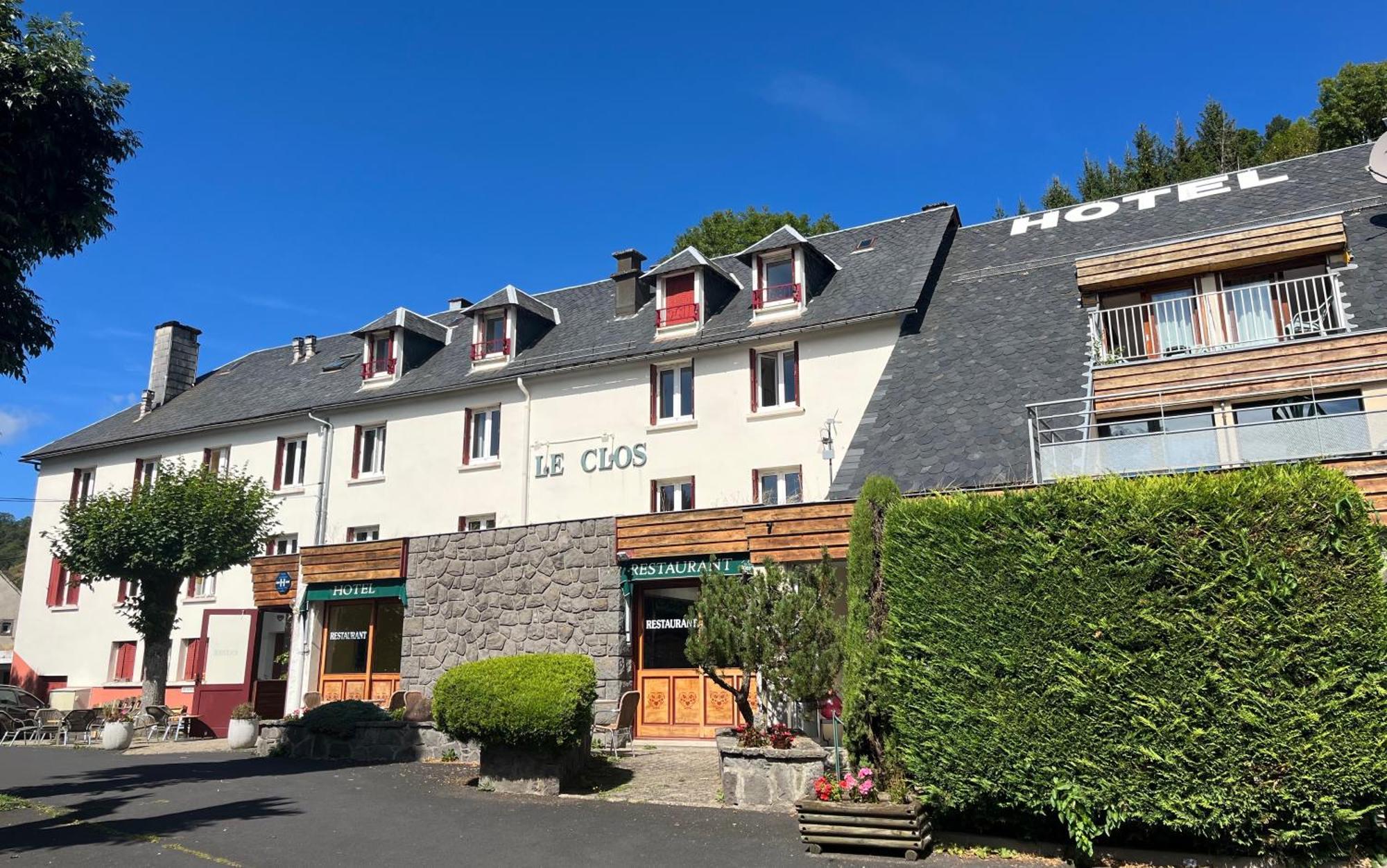 Hotel Restaurant Le Clos Besse-et-Saint-Anastaise Exterior photo