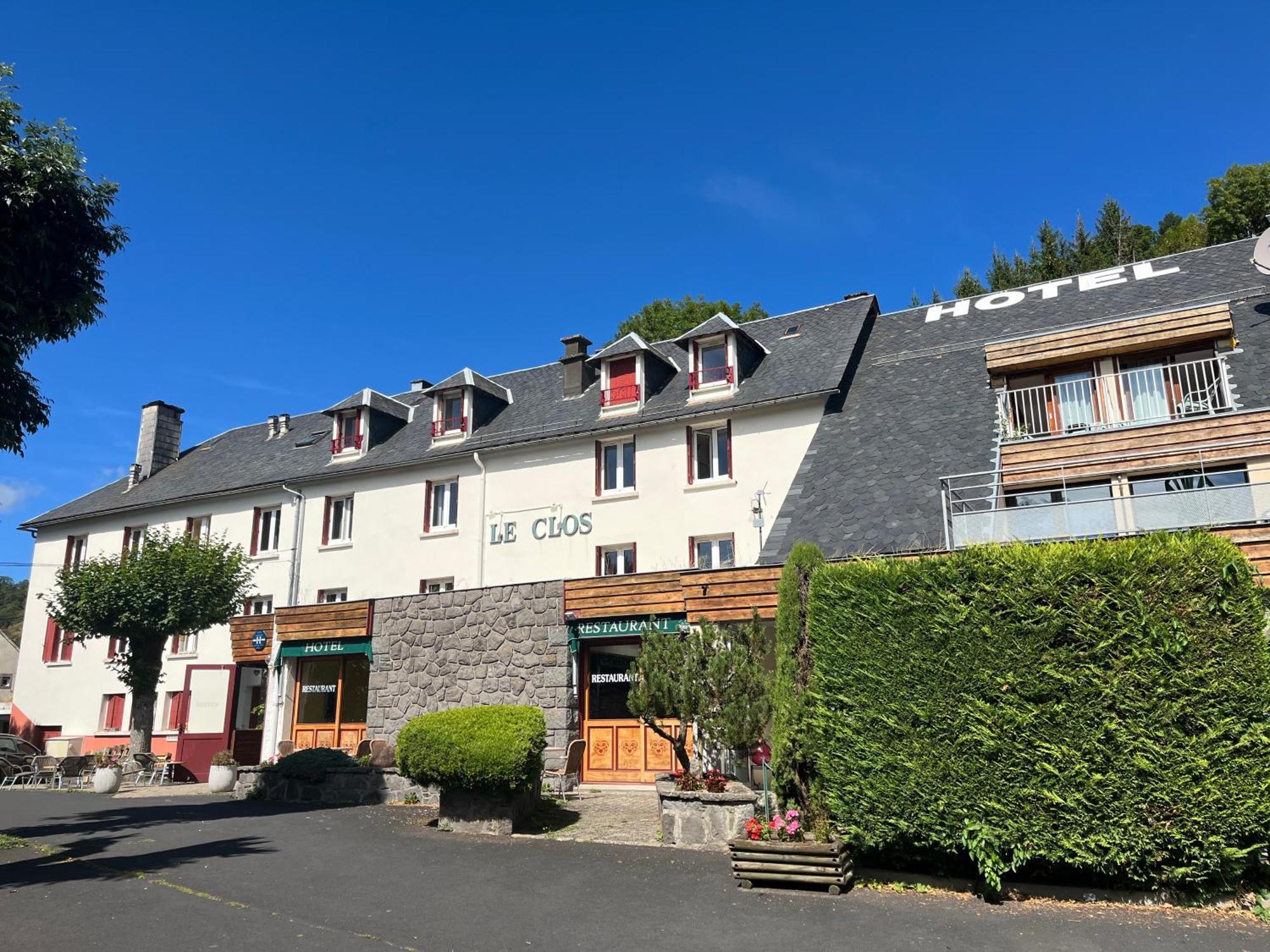 Hotel Restaurant Le Clos Besse-et-Saint-Anastaise Exterior photo