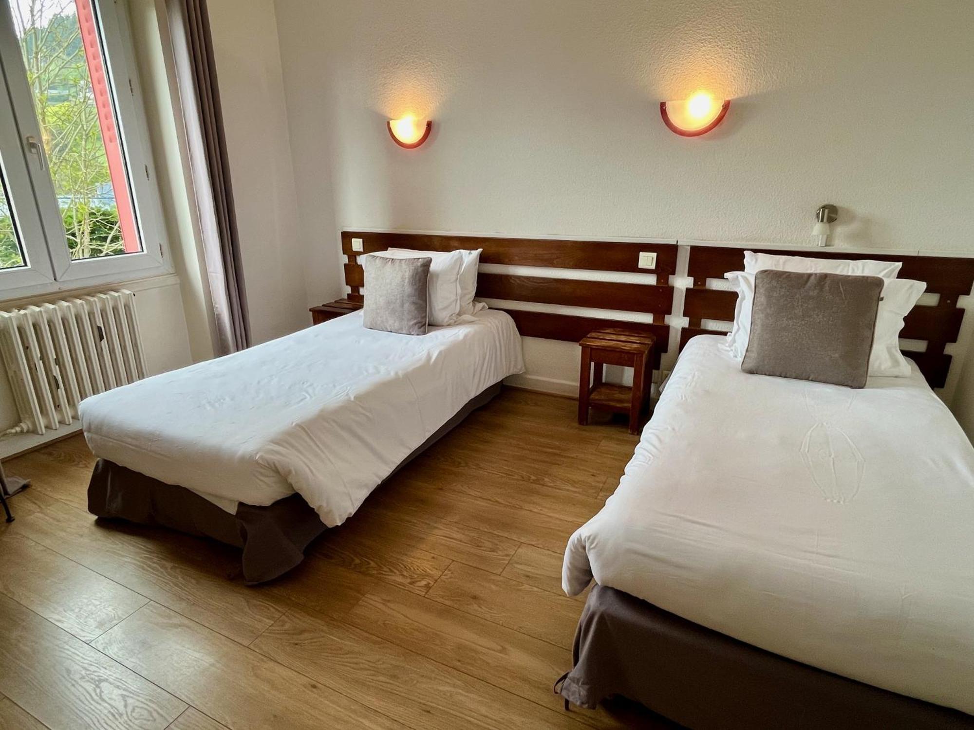 Hotel Restaurant Le Clos Besse-et-Saint-Anastaise Room photo
